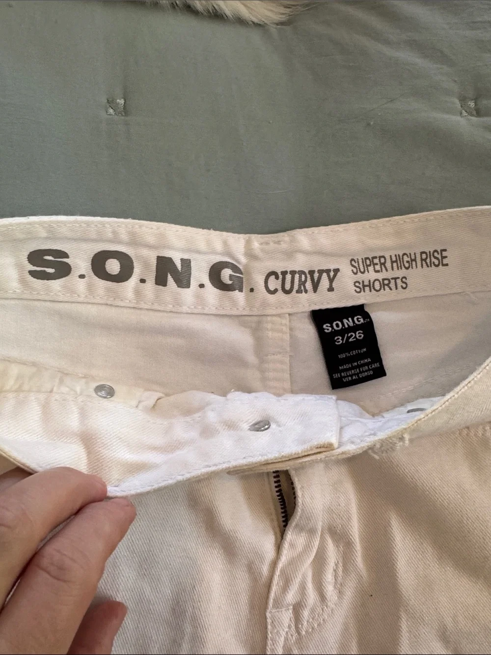 Women’s White Distressed Denim s. O. N. G. Shorts - Casual High-Rise curb Cutoff